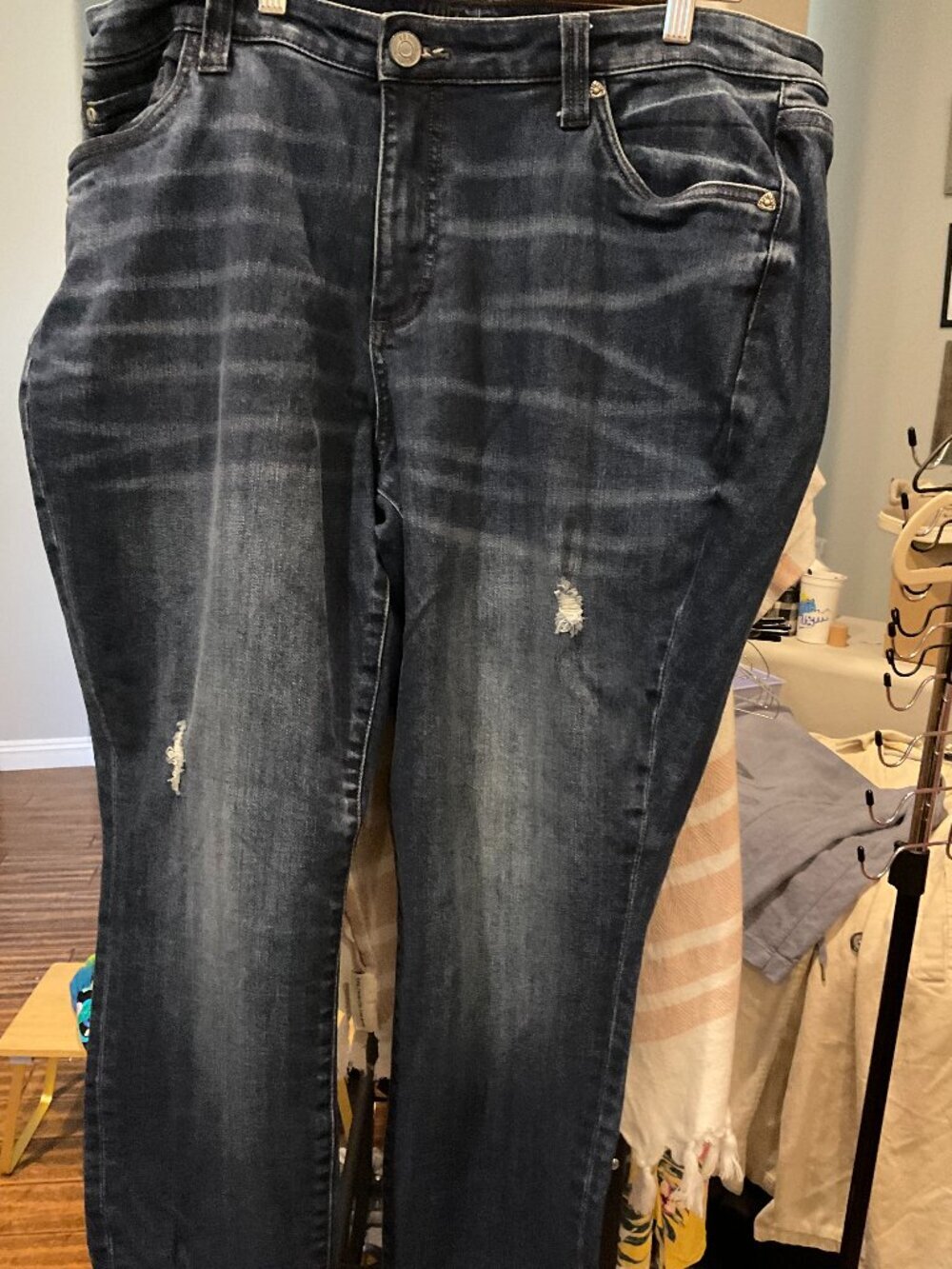 Kut from the Kloth Dark Wash Distressed Straight Leg Jeans | Size 14W | Like New